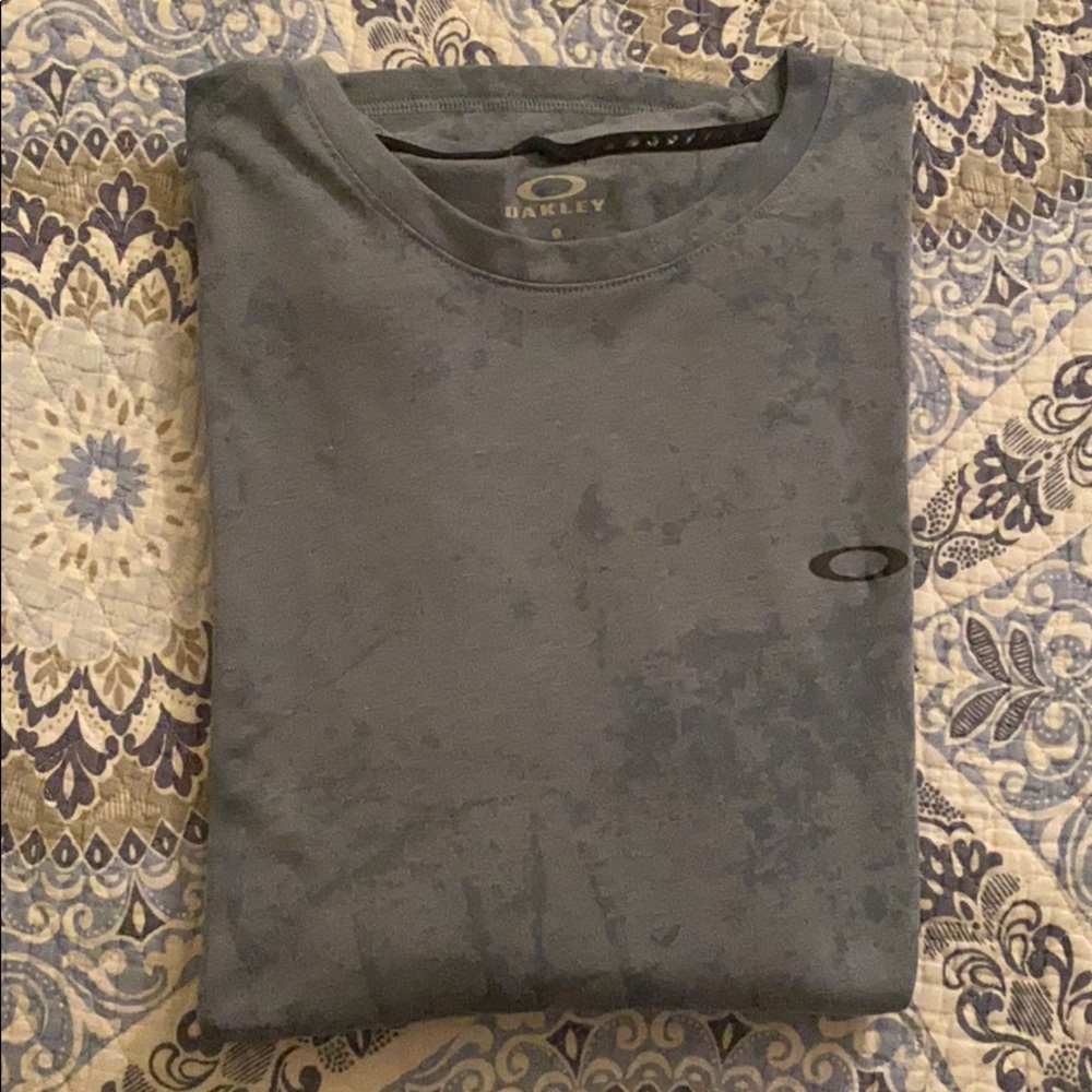 Long sleeved Oakley tee